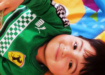 niño feliz