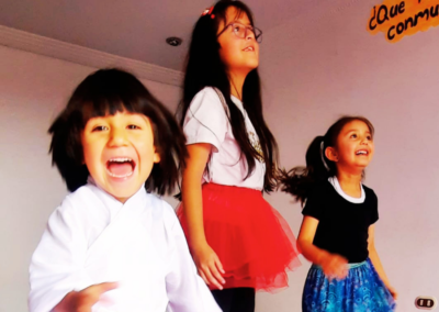 niños bailando